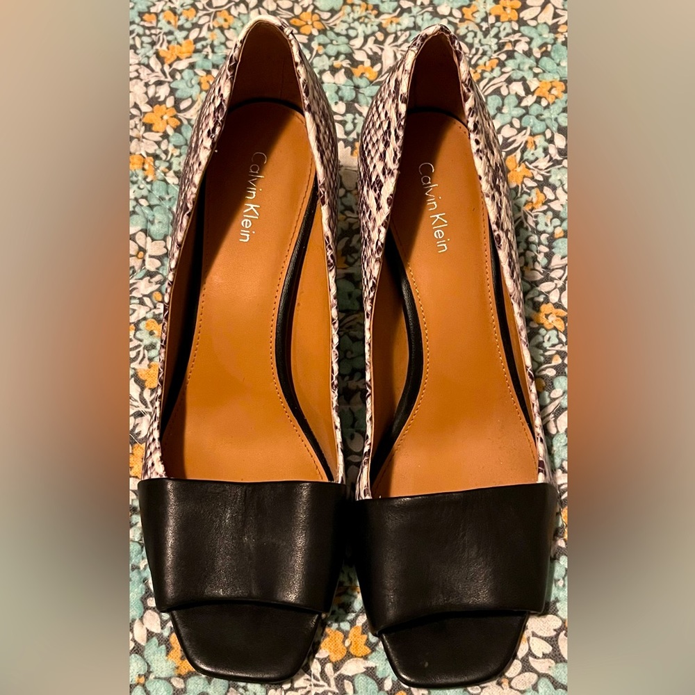 Calvin Klein croc and black faux leather heel. Great condition, worn once!